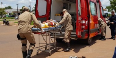 Rolim de Moura -  Mulher fratura perna em acidente de trânsito no Centro da cidade 
