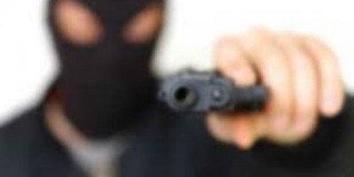 Rolim de Moura - Bandidos encapuzados invadem residência de idoso e roubam dinheiro e outros objetos 