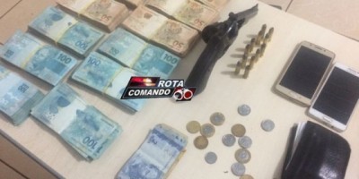 PM e PC apreendem oitenta e três mil reais em espécie, arma de fogo e 07 pedras de diamantes após abordagem em automóvel em São Francisco do Guaporé.