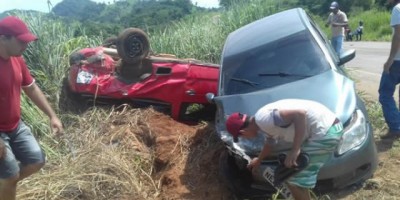 Ouro Preto - Saveiro capota na RO-470 após ser atingido na traseira por outro automóvel