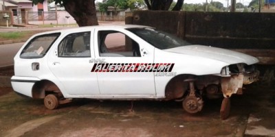 Rolim de Moura – Carro tem quatro rodas furtadas enquanto estava estacionado