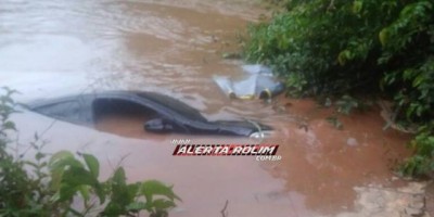 Rolim de Moura -  Para não cair em rio, empresário se joga de carro em movimento na linha 196