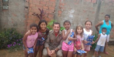 Rolim de Moura -  Bombeiros entregam presentes de Natal para crianças 