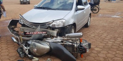 Rolim de Moura  - Motociclista fratura as duas pernas ao ser atingido por carro em pátio de posto de combustível 