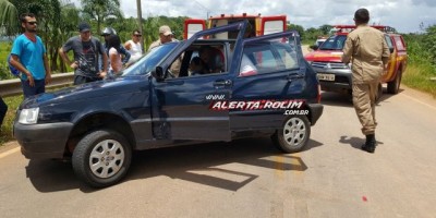 Rolim de Moura - Após pneu estourar, carro roda na pista e bate em cabeceira de ponte