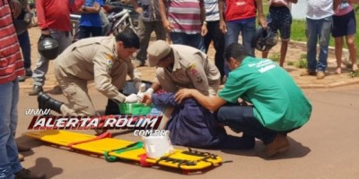 Rolim de Moura  -  Motociclista fratura perna em acidente de trânsito na Avenida 25 de Agosto 