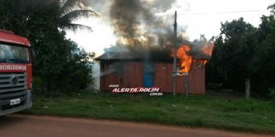 Rolim de Moura  -  Incêndio atinge casa onde PM encontrou televisor furtado 