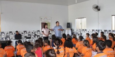 Conectinove e Farol entregam quase meia tonelada de alimentos à Pastoral do Menor