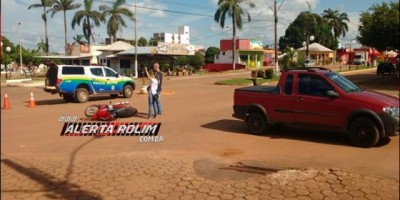 Rolim de Moura – Motociclista fica ferido após sofrer acidente com caminhonete no Centro da cidade