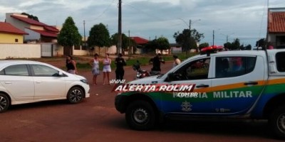 Rolim de Moura  -   Adolescente conduzindo moto avança preferencial e se choca contra carro no Bairro Beira Rio