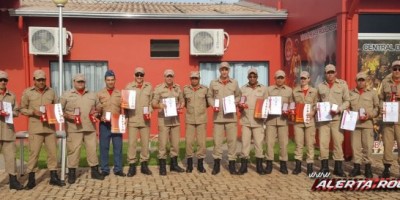 Rolim de Moura  -  Bombeiros são agraciados com Medalhas de Defesa Civil e Dom Pedro II