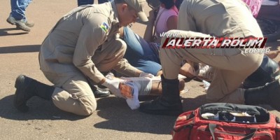 Rolim de Moura  - Motociclista sofre fratura exposta em sua perna após ser atingido por carro em acidente de trânsito no Centro da cidade