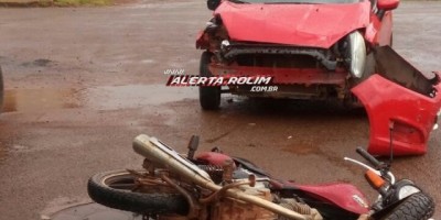 Rolim de Moura  -  Polícia Militar registra colisão entre carro e moto no Centro da cidade 