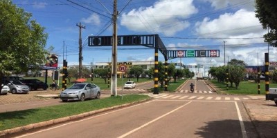 Rolim de Moura  - Raio queima semáforo; Empresa irá realizar substituição das peças queimadas