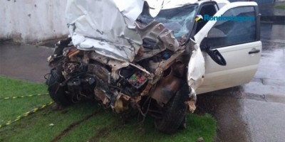 Policial civil morre em grave acidente após colidir carro em muro de vila militar, em Porto Velho