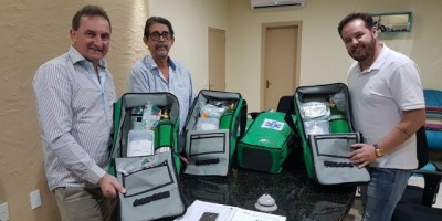 Rolim de Moura – Prefeito Luizão entrega kits para transporte de pacientes graves