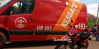Rolim de Moura –  Duas motos colidem em frente UNIR e um dos condutores é socorrido pelo Resgate do Corpo de Bombeiros  
