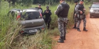 Homens são executados a tiros dentro de carro na zona rural de Ariquemes