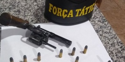 Pimenta Bueno – Força Tática da Polícia Militar prende suspeito portando arma de fogo 