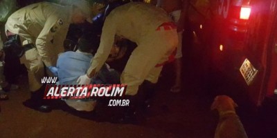 Rolim de Moura - Motociclista sofre queda após bater em buraco na Rua Urupá 
