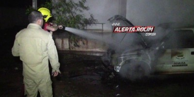 Rolim de Moura - Incêndio com causas misteriosas atinge camionete do centro de zoonoses  