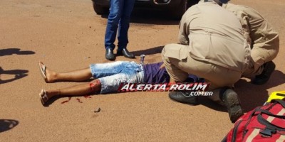 Rolim de Moura - Após ser atingido por carro, condutor de moto se evade e deixa passageiro caído no local 