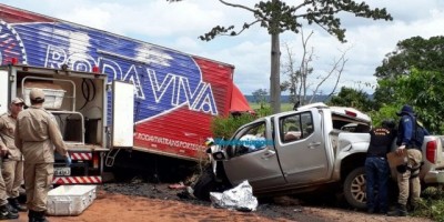 Colisão entre caminhonete e caminhão deixa um morto na BR-364