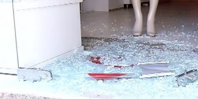 Rolim de Moura - Porta é arrombada e ladrão é surpreendido só de cueca dentro de loja de roupas no Centro da cidade 