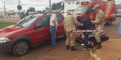 Rolim de Moura - Motocicleta colide na traseira de carro que parou próximo a faixa de pedestres na Rua Rio Madeira  