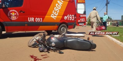 Rolim de Moura - Após passar por quebra-molas, motociclista perde controle da direção, bate em carro estacionado e sofre queda 
