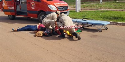 Rolim de Moura - Passageira abre porta de carro estacionado e atinge moto ocupada por dois irmãos 