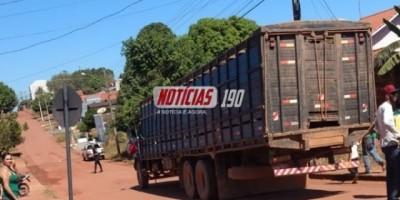 Cacoal -  Homem é atropelado por caminhão boiadeiro e morre na hora 