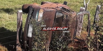 Nova Estrela - Condutor de automóvel é socorrido até o Pronto Socorro pela PM, após perder o controle do veículo e capotar na RO-383