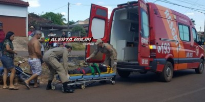 Rolim de Moura – Vigilante de empresa de monitoramento sofre acidente de moto, após colidir com condutor de Corolla no Centro da cidade