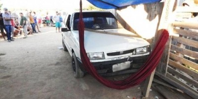 Mulher inabilitada atropela e mata criança de quatro meses no colo da mãe