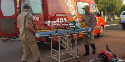 Rolim de Moura -  Ao desviar de caminhão que avançou a via, motociclista bate em meio-fio e sofre queda 