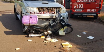 Rolim de Moura - Motociclista fica ferido após ser atingido por camionete no cruzamento da Barão de Melgaço com Porto Velho 