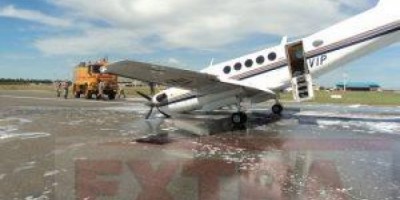 Vilhena - Trem de pouso não abre e avião de pequeno porte precisa de apoio dos bombeiros para aterrizar