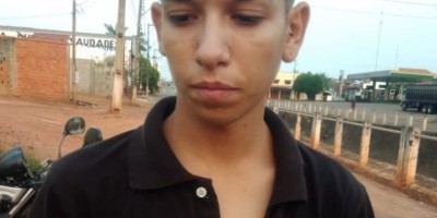 Rolim de Moura - Jovem é preso suspeito de cometer furto em oficina de motos no Centro da cidade 