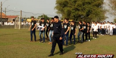 Nova Estrela - Alunos das escolas realizam Desfile de 7 de Setembro com parceria e auxílio da PM