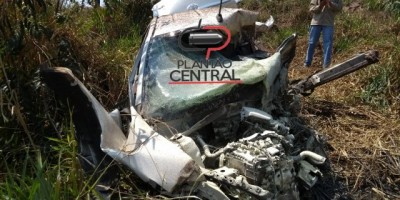 Jovem de 21 anos morre após bater de frente com carreta no trevo da BR-364 que da acesso a Rolim de Moura