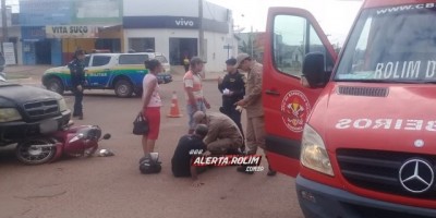  Rolim de Moura – Motociclista é socorrido pelos bombeiros após ser atingido por camionete no Centro da cidade 