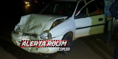 Rolim de Moura – Dois carros colidem em frente ao parque de exposições 