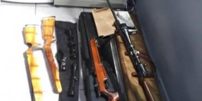   Polícia Civil ao realizar operação de apoio ao combate de crimes ambientais apreende armas com silenciador e luneta de precisão , em Costa Marques