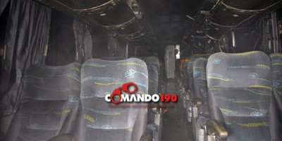 Ônibus da empresa Eucatur pega fogo e assusta passageiros, em Ji-Paraná