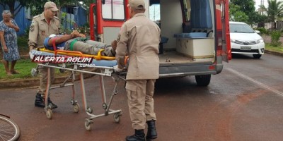  Rolim de Moura – Carro e bicicleta colidem no Bairro Industrial e ciclista é socorrido pelo Resgate 
