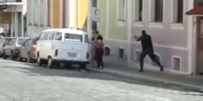Rio de Janeiro - Assaltante faz idosa refém e é morto por PM, Video