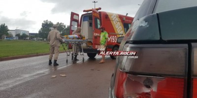  Rolim de Moura – Condutor de moto colide na traseira de carro estacionado e mulher que estava na garupa fica ferida 
