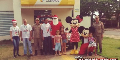 Novo Horizonte -  Funcionários dos Correios e bombeiros militares realizam entrega de presentes de natal para crianças 