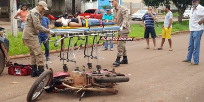  Rolim de Moura – Mulher é socorrida pelo Resgate após ser atingida por camionete no cruzamento da Rua Barão de Melgaço com Avenida Manaus 